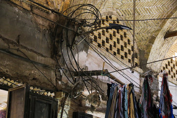 آشفته بازار سیم های برق در قدیمی ترین بازار  اصفهان