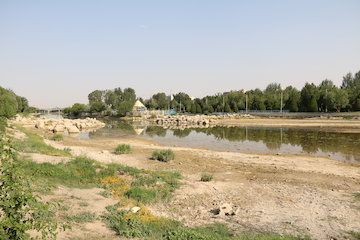 خشکی زاینده رود در هشتمین روز از تا بستان ۹۸