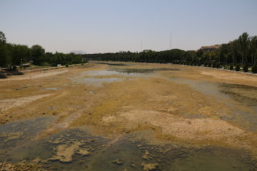 خشکی زاینده رود در هشتمین روز از تا بستان ۹۸