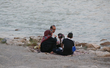 حال و هوای مردماصفهان پس از جاری شدن آب در رودخانه  زاینده رود