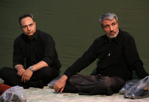 به مناسبت ایام دهه محرم هیات شیفتگان حسینی فولاد مبارکه اصفهان به مدت 5 شب در مصلای بزرگ امام خمینی درحال برگزاریست
عکس مجتبی جهان بخش