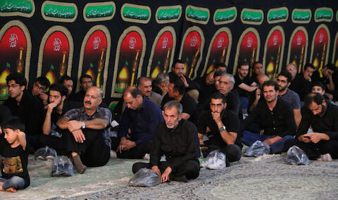 به مناسبت ایام دهه محرم هیات شیفتگان حسینی فولاد مبارکه اصفهان به مدت 5 شب در مصلای بزرگ امام خمینی درحال برگزاریست
عکس مجتبی جهان بخش