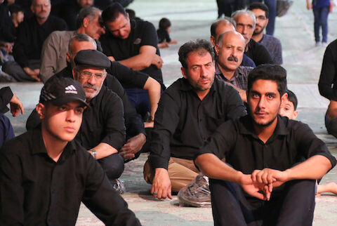 به مناسبت ایام دهه محرم هیات شیفتگان حسینی فولاد مبارکه اصفهان به مدت 5 شب در مصلای بزرگ امام خمینی درحال برگزاریست
عکس مجتبی جهان بخش