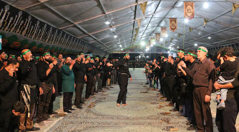 به مناسبت ایام دهه محرم هیات شیفتگان حسینی فولاد مبارکه اصفهان به مدت 5 شب در مصلای بزرگ امام خمینی درحال برگزاریست
عکس مجتبی جهان بخش