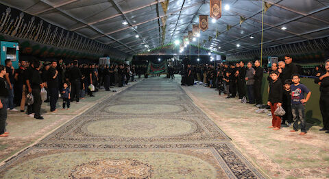 به مناسبت ایام دهه محرم هیات شیفتگان حسینی فولاد مبارکه اصفهان به مدت 5 شب در مصلای بزرگ امام خمینی درحال برگزاریست
عکس مجتبی جهان بخش