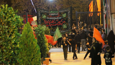 به مناسبت ایام دهه محرم هیات شیفتگان حسینی فولاد مبارکه اصفهان به مدت 5 شب در مصلای بزرگ امام خمینی درحال برگزاریست
عکس مجتبی جهان بخش