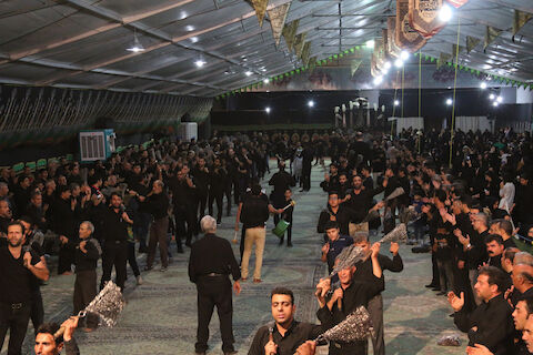 به مناسبت ایام دهه محرم هیات شیفتگان حسینی فولاد مبارکه اصفهان به مدت 5 شب در مصلای بزرگ امام خمینی درحال برگزاریست
عکس مجتبی جهان بخش