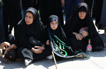 مراسم عاشورای حسینی با حضور هیات های مذهبی  در میدان امام اصفهان برگزار شد