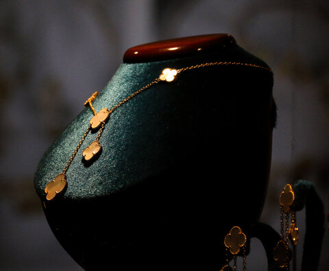 سیزدهمین نمایشگاه بین المللی صنعت فلزات گرانبها.طلا. سنگهای قیمتی .ساعت و ماشین الات وابسته