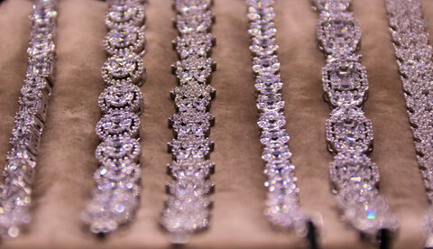 سیزدهمین نمایشگاه بین المللی صنعت فلزات گرانبها.طلا. سنگهای قیمتی .ساعت و ماشین الات وابسته