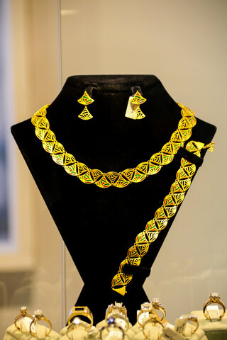 سیزدهمین نمایشگاه بین المللی صنعت فلزات گرانبها.طلا. سنگهای قیمتی .ساعت و ماشین الات وابسته