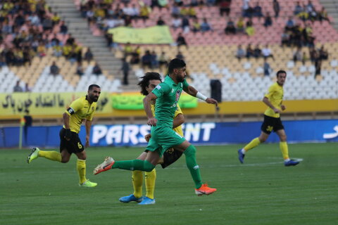 دیدار دوتیم سپاهان اصفهان و ذوب آهن درهفته ششم لیگ برتر فوتبال ایران بانتیجه دو بر صفر به سود تیم سپاهان در ورزشگاه نقش جهان اصفهان به پایان رسید