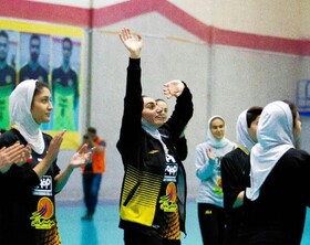 دختران طلایی پوش پیروز دربی هندبال بانوان ایران