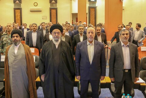 جلسه شورای اداری استان اصفهان ابان ماه نود و هشت 

عکس:مجتبی جهان بخش