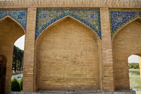 بی فرهنگی بر قلب تاریخ چندصدساله اصفهان

عکس:مجتبی جهان بخش