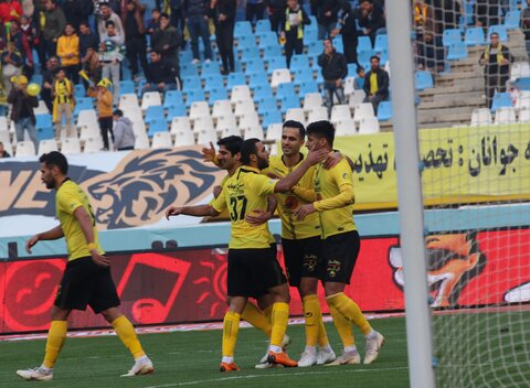 برتری دو بر یک تیم سپاهان مقابل پیکان تهران در مرحله یک هشتم نهایی جام حذفی

عکس:مجتبی جهان بخش