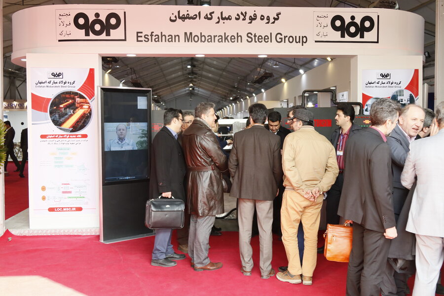 حضور تنی چند از نمایندگان مردم در غرفه فولاد مبارکه 