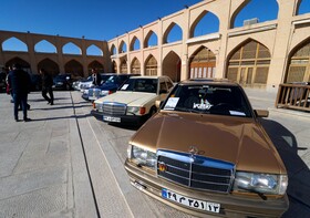 اولین همایش خودروهای تاریخی و سافاری در میدان امام علی اصفهان

مجتبی:جهان بخش