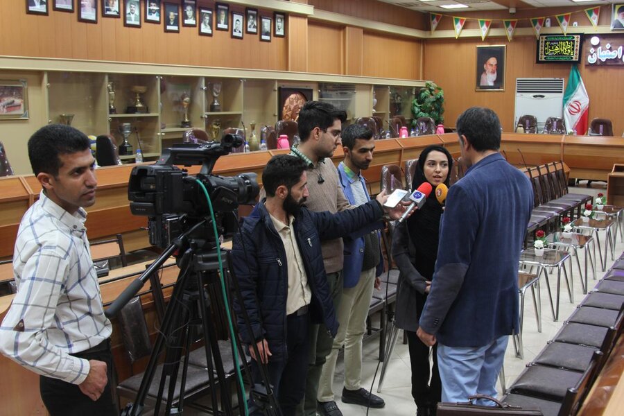 فرزانه فصیحی: در موقعیت مناسب درباره افراد سودجو صحبت می کنم