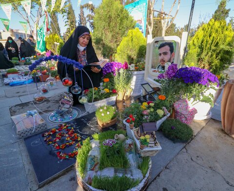 اغاز تحویل سال نو در گلستان شهدای اصفهان 
فروردین 99

عکس:مجتبی جهان بخش