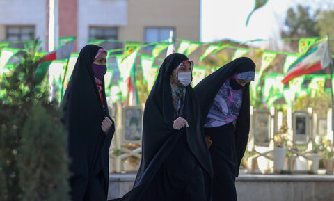 اغاز تحویل سال نو در گلستان شهدای اصفهان 
فروردین 99

عکس:مجتبی جهان بخش