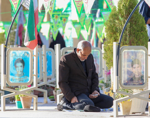 اغاز تحویل سال نو در گلستان شهدای اصفهان 
فروردین 99

عکس:مجتبی جهان بخش