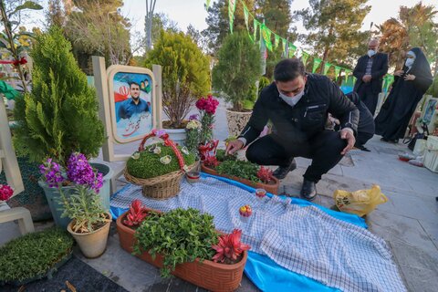 اغاز تحویل سال نو در گلستان شهدای اصفهان 
فروردین 99

عکس:مجتبی جهان بخش