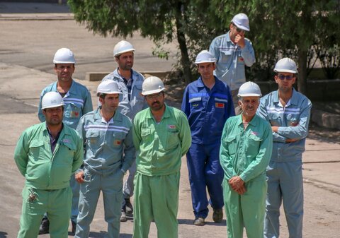 12 اردیبهشت روز جهانی کار و کارگر

عکس:مجتبی جهان بخش