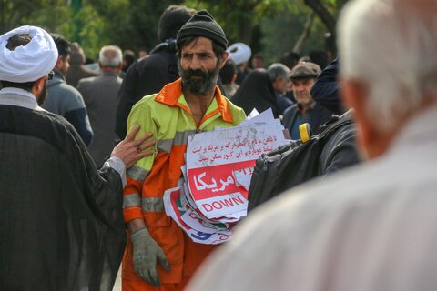 12 اردیبهشت روز جهانی کار و کارگر

عکس:مجتبی جهان بخش