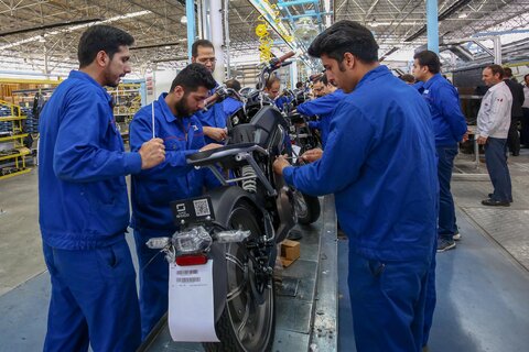 12 اردیبهشت روز جهانی کار و کارگر

عکس:مجتبی جهان بخش