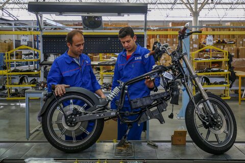 12 اردیبهشت روز جهانی کار و کارگر

عکس:مجتبی جهان بخش