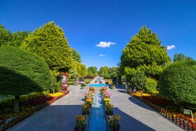 طبیعت اردیبهشتی باغ گلهای اصفهان

عکس:مجتبی جهان بخش
