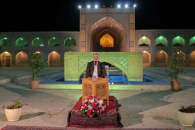 دعای ابوحمزه ثمالی در مسجد جامع اصفهان

عکس مجتبی جهان بخش