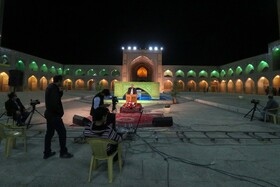 دعای ابوحمزه ثمالی در مسجد جامع اصفهان

عکس مجتبی جهان بخش