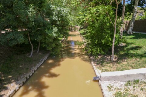 مادی های پر از اب شهر اصفهان اردیبهشت99

عکس:مجتبی جهان بخش