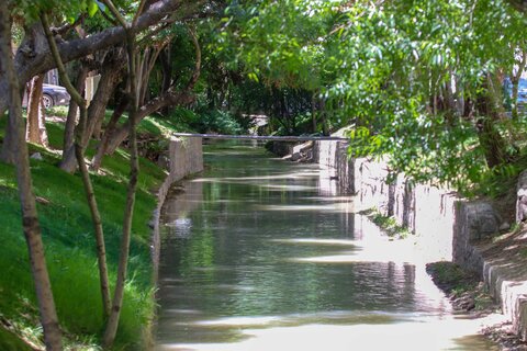 مادی های پر از اب شهر اصفهان اردیبهشت99

عکس:مجتبی جهان بخش