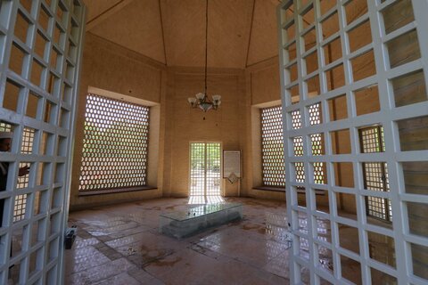 گذری به تخت فولاد اصفهان

عکس:مجتبی جهان بخش