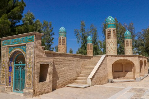 گذری به تخت فولاد اصفهان

عکس:مجتبی جهان بخش