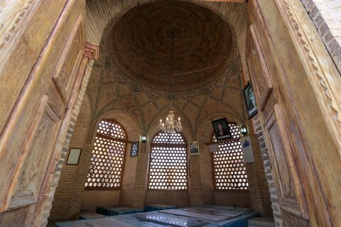 گذری به تخت فولاد اصفهان

عکس:مجتبی جهان بخش