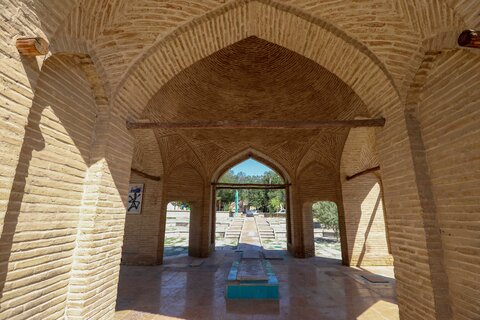 گذری به تخت فولاد اصفهان

عکس:مجتبی جهان بخش