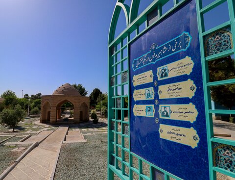 گذری به تخت فولاد اصفهان

عکس:مجتبی جهان بخش