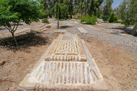 گذری به تخت فولاد اصفهان

عکس:مجتبی جهان بخش