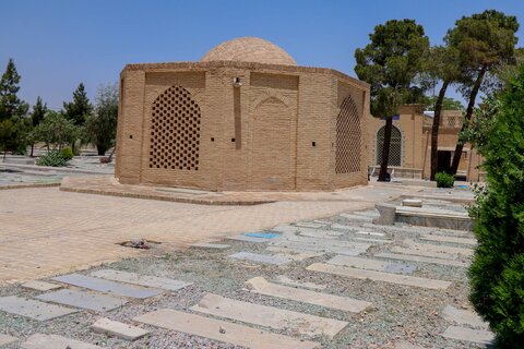 گذری به تخت فولاد اصفهان

عکس:مجتبی جهان بخش