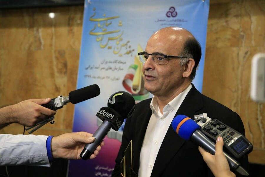 دریافت تندیس زرین جایزه ملی تعالی سازمانی حاصل تلاش یکایک کارکنان است 