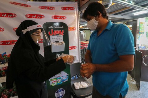 معیشت مردم در روزهای زرد کرونایی

عکس:مجتبی جهان بخش