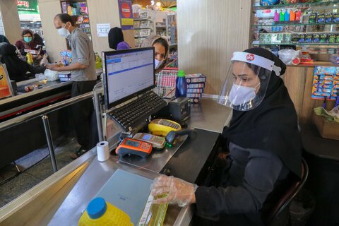 معیشت مردم در روزهای زرد کرونایی

عکس:مجتبی جهان بخش