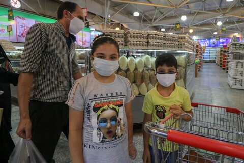 معیشت مردم در روزهای زرد کرونایی

عکس:مجتبی جهان بخش