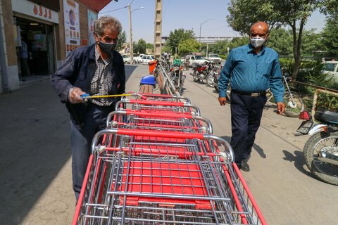معیشت مردم در روزهای زرد کرونایی

عکس:مجتبی جهان بخش