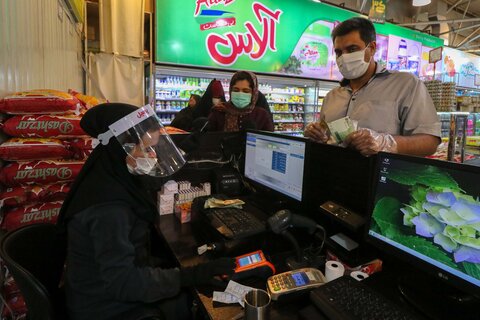 معیشت مردم در روزهای زرد کرونایی

عکس:مجتبی جهان بخش