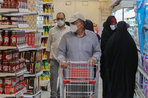 معیشت مردم در روزهای زرد کرونایی

عکس:مجتبی جهان بخش